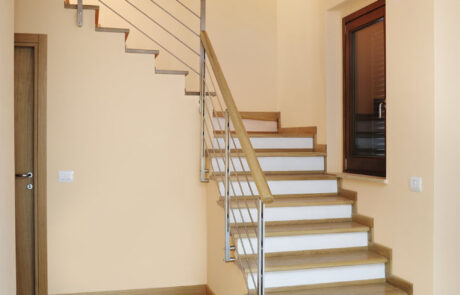 RIVESTIMENTO MOD. GLORIA GRADINO + SOTTOGRADO BIANCO + CORNICE + BATTISCOPA (1)