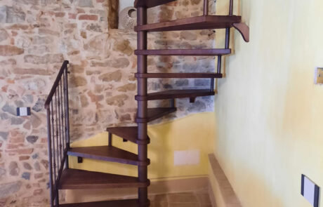 SCALA A CHIOCCIOLA MOD. ANDREA + BALAUSTRA MARTINA