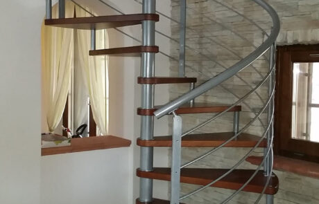 SCALA A CHIOCCIOLA MOD. ANDREA RONTONDA + BALAUSTRA MOD. FILOMENA (1)